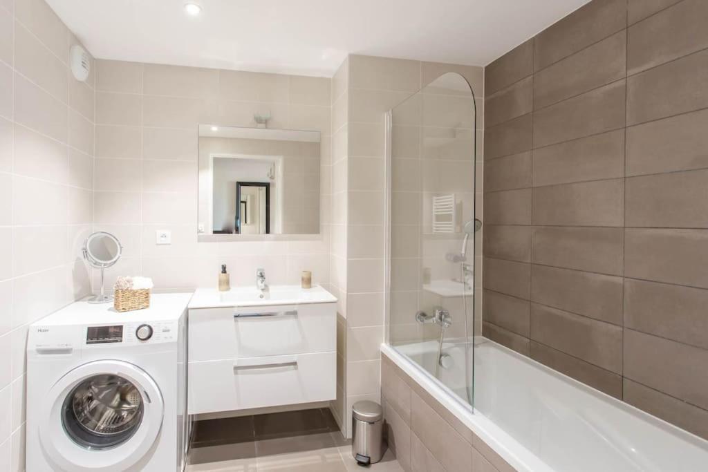 Апартаменти A7- 2 Bdr Sea & Mountain View - Ac, Parking, Pool & Terrace Антіб Екстер'єр фото